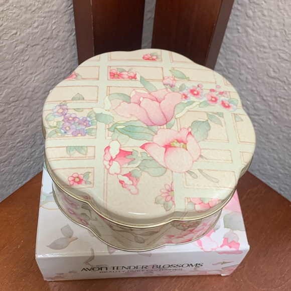 🔹Vintage..Avon Tender Blossoms Beauty Dust Container.. - Picture 3 of 6